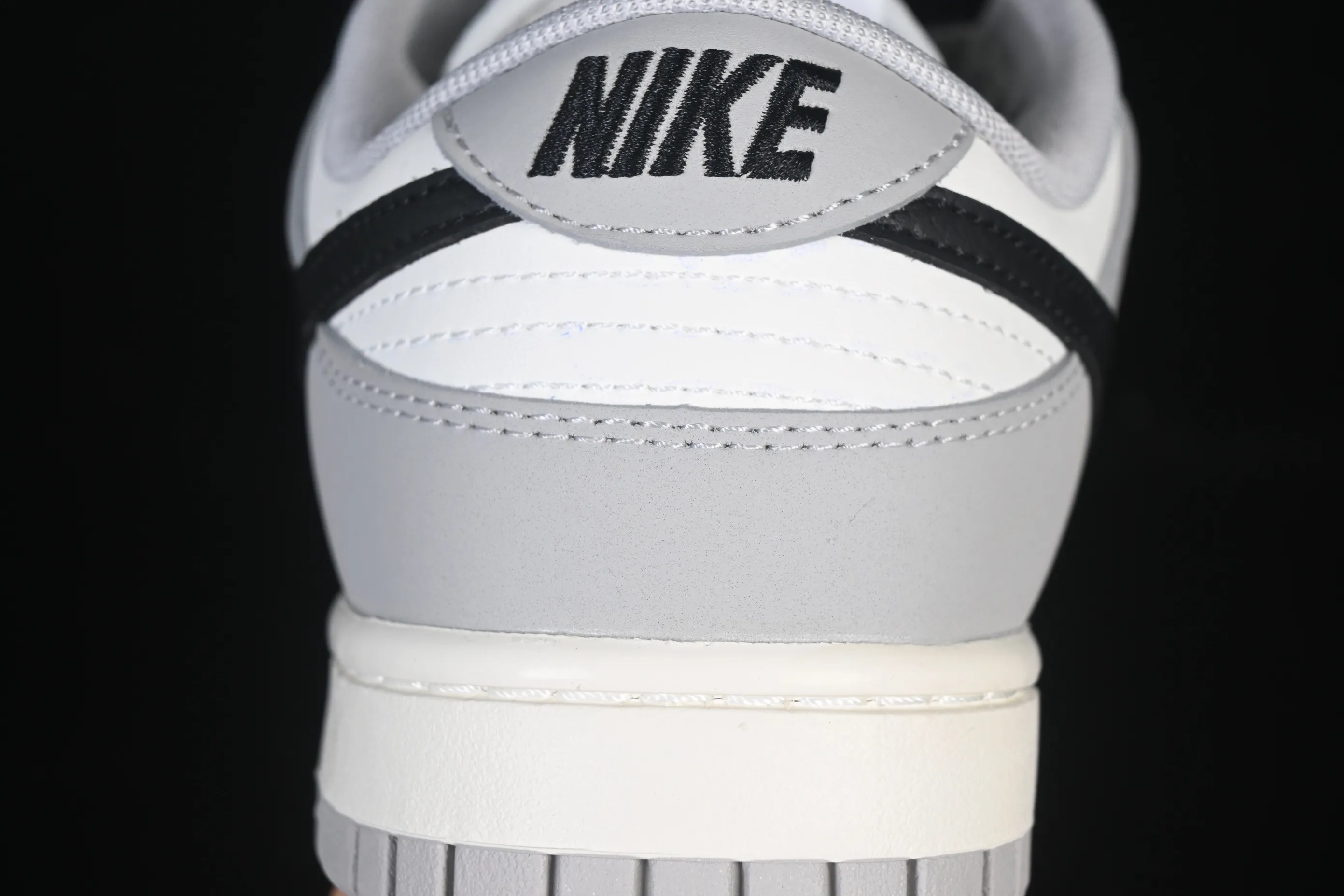 All categories Nk SB Dunk series Nk SB Dunk Low low-top sneakers Nike SB Dunk Low white, black and gray low-top casual sneakers IB3079-101